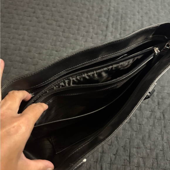 Michael Kors Elegant Black Handbag - Picture 2 of 2